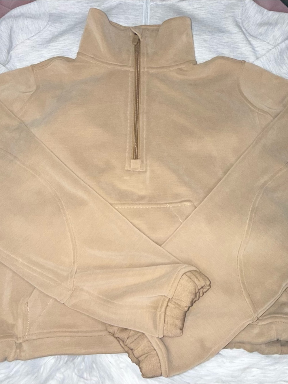 Lululemon Sz 2 nwt Brushed Softstreme
Half Zip Gilbert tan